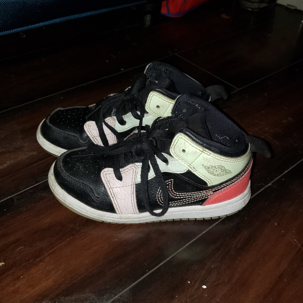 Jordan 1s se